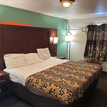 Hillcrest Motel By Oyo Aurora Near Lawrenceburg Εξωτερικό φωτογραφία