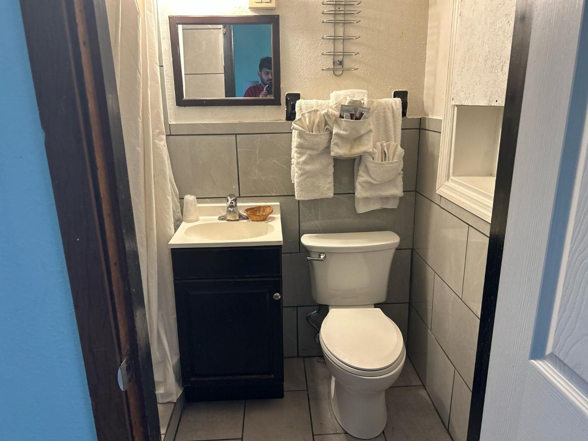 Hillcrest Motel By Oyo Aurora Near Lawrenceburg Εξωτερικό φωτογραφία