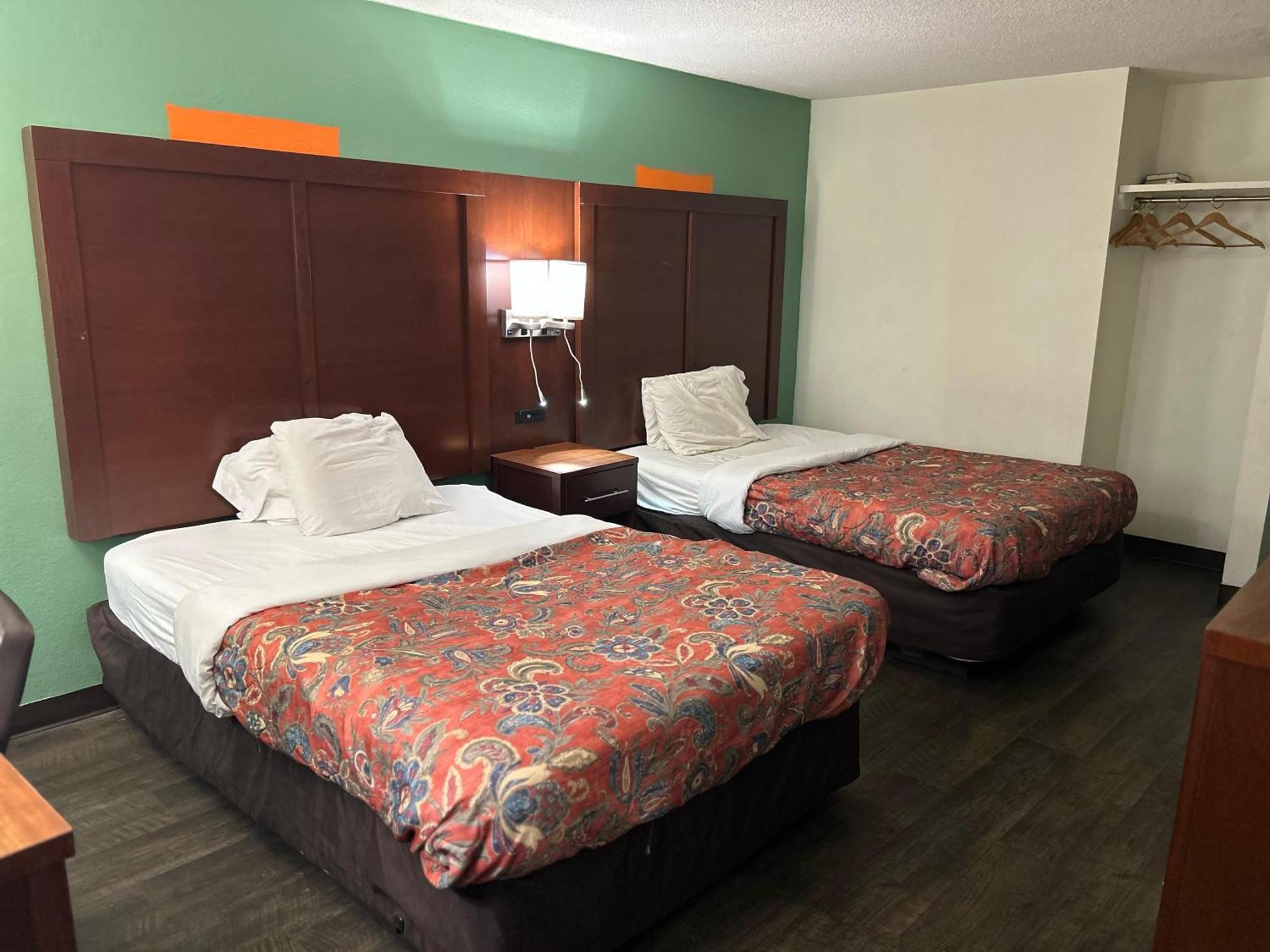 Hillcrest Motel By Oyo Aurora Near Lawrenceburg Εξωτερικό φωτογραφία