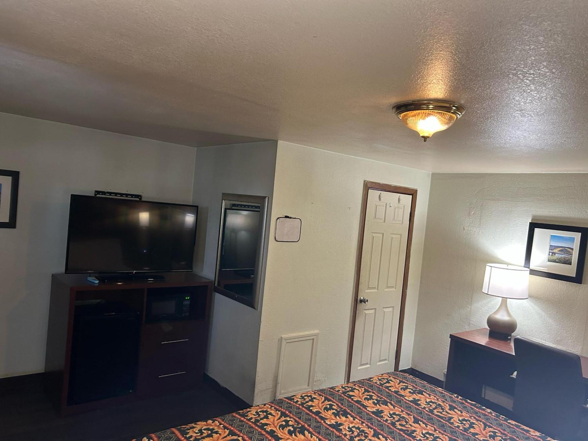 Hillcrest Motel By Oyo Aurora Near Lawrenceburg Εξωτερικό φωτογραφία