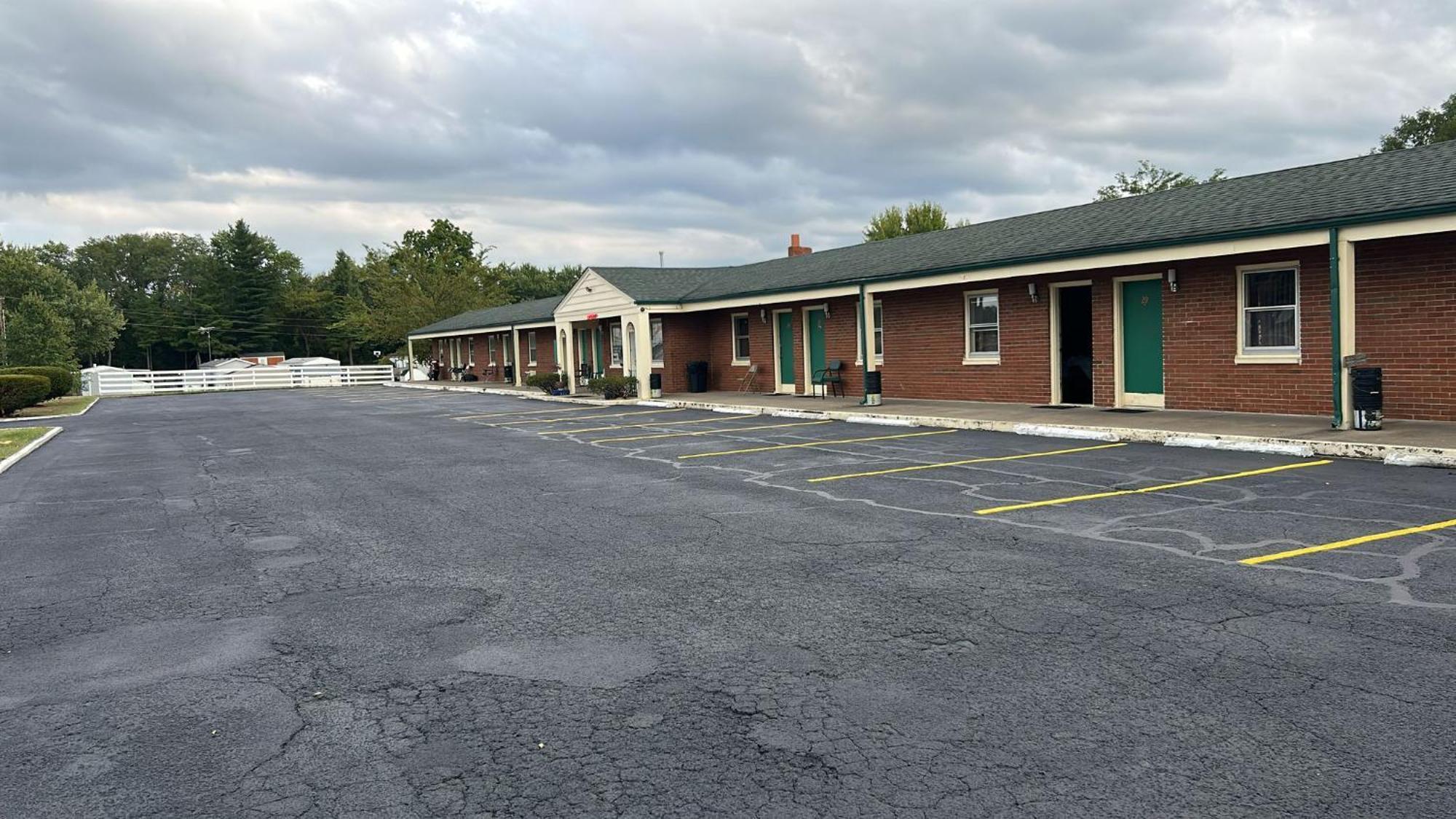 Hillcrest Motel By Oyo Aurora Near Lawrenceburg Εξωτερικό φωτογραφία