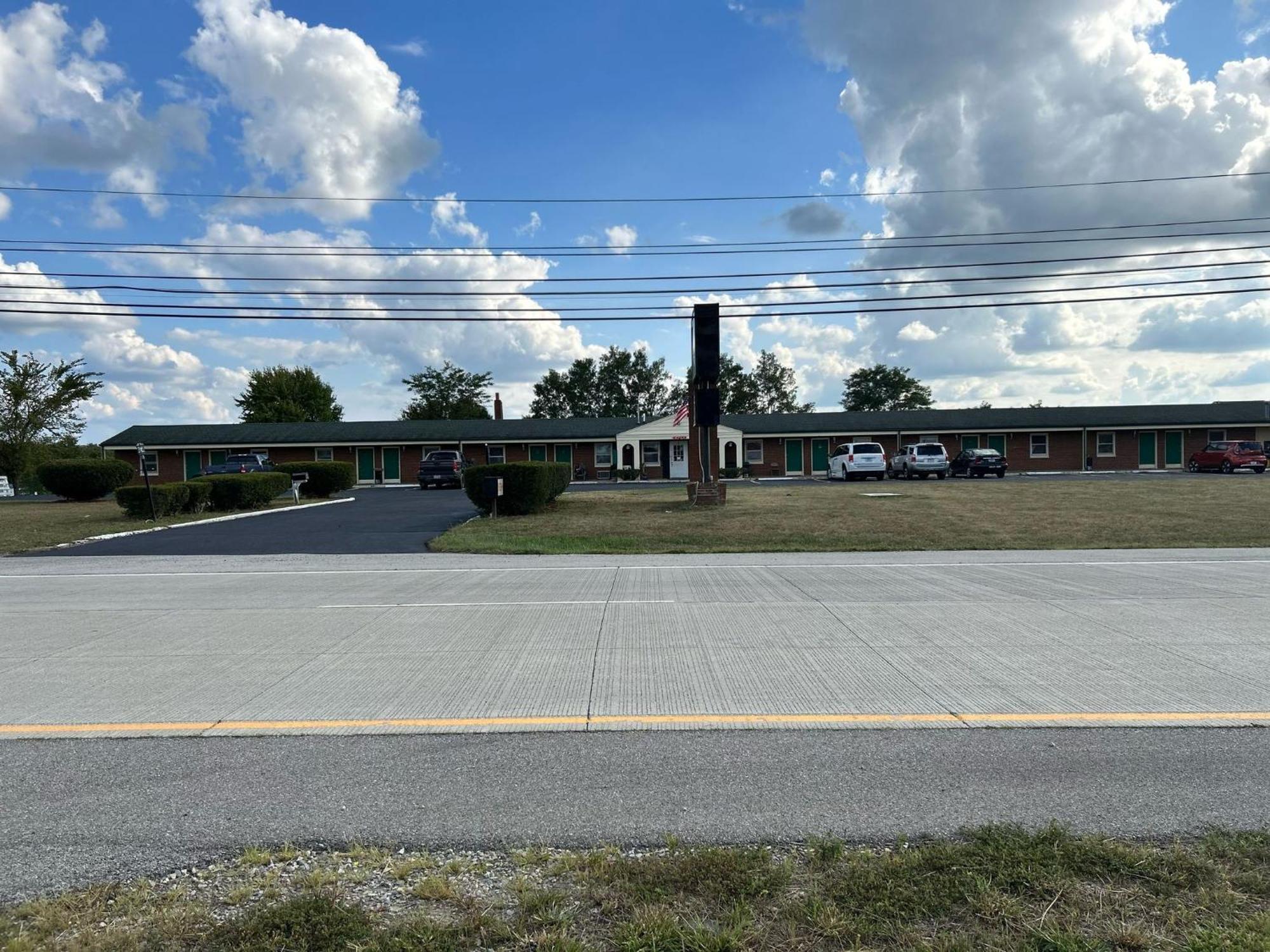 Hillcrest Motel By Oyo Aurora Near Lawrenceburg Εξωτερικό φωτογραφία