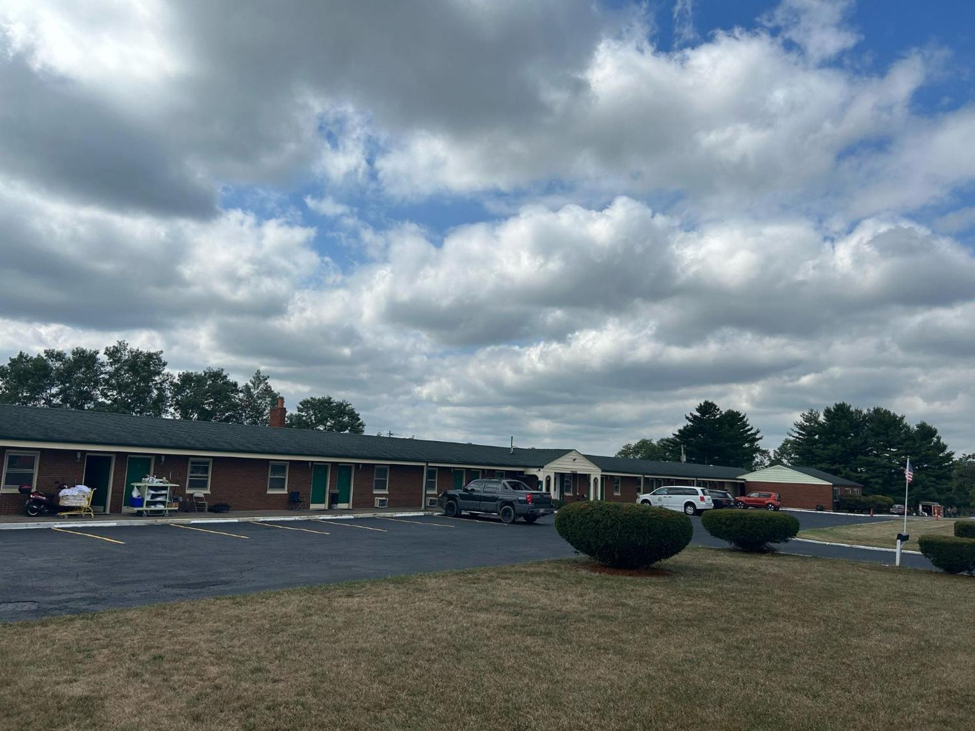 Hillcrest Motel By Oyo Aurora Near Lawrenceburg Εξωτερικό φωτογραφία