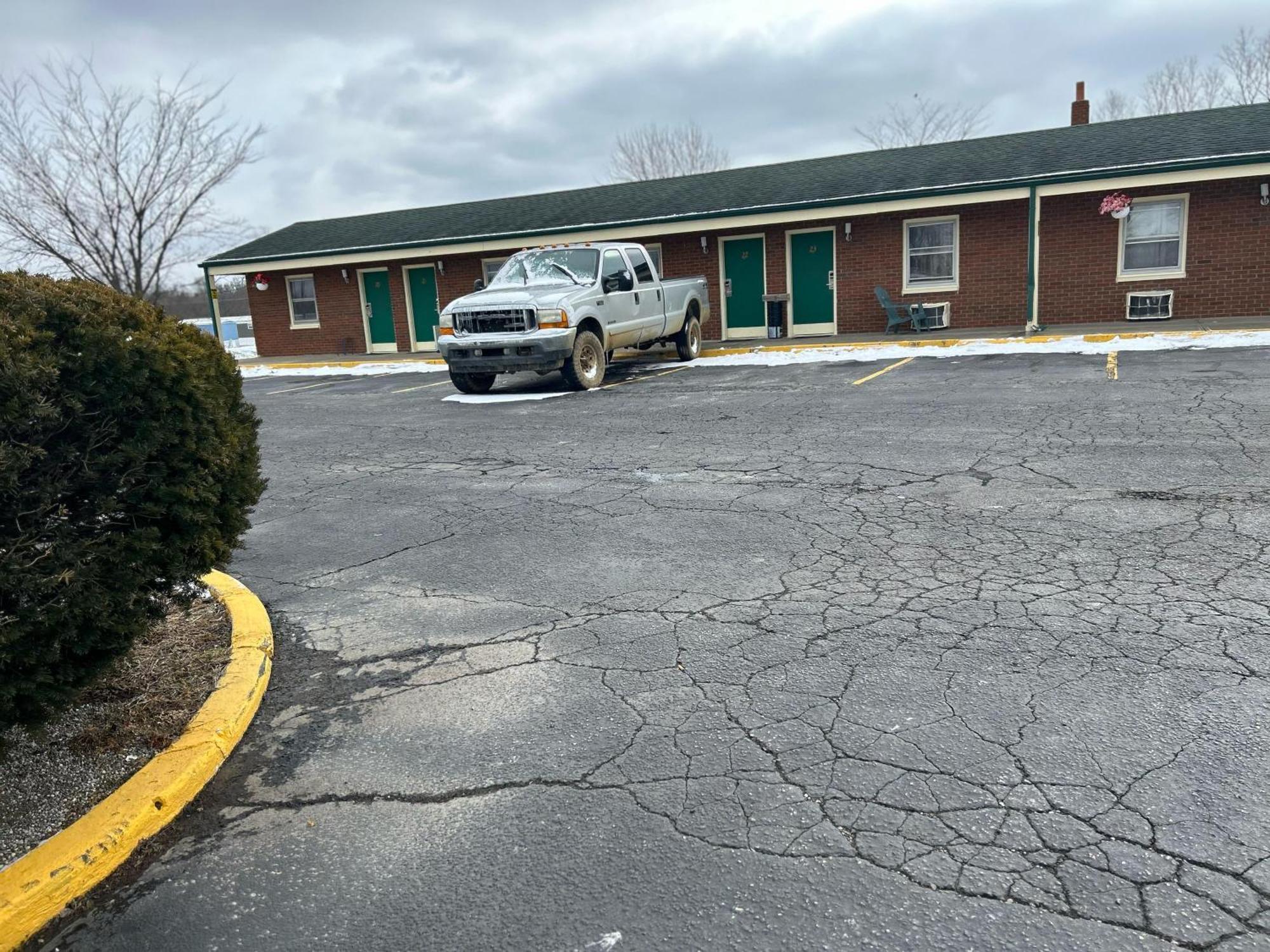 Hillcrest Motel By Oyo Aurora Near Lawrenceburg Εξωτερικό φωτογραφία